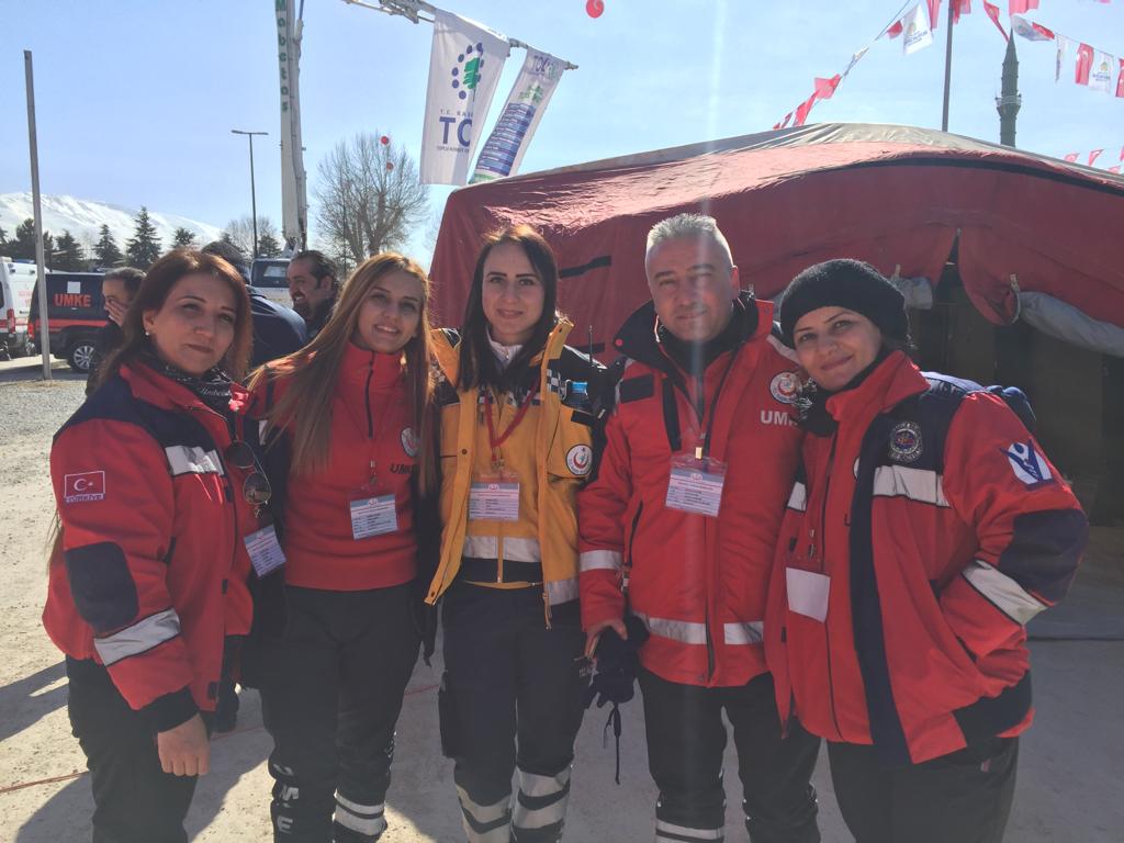 Ayfer Kölük Tatbikat öncesi ekip hazır.